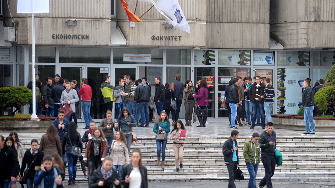 sekoja godina po deset otsto od makedonskite studenti zaminuvaat vo stranstvo featured